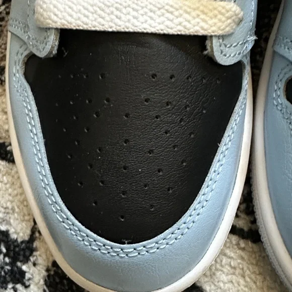 EUC Jordan 1 Mid Sneakers - Size 3Y - Picture 11 of 14